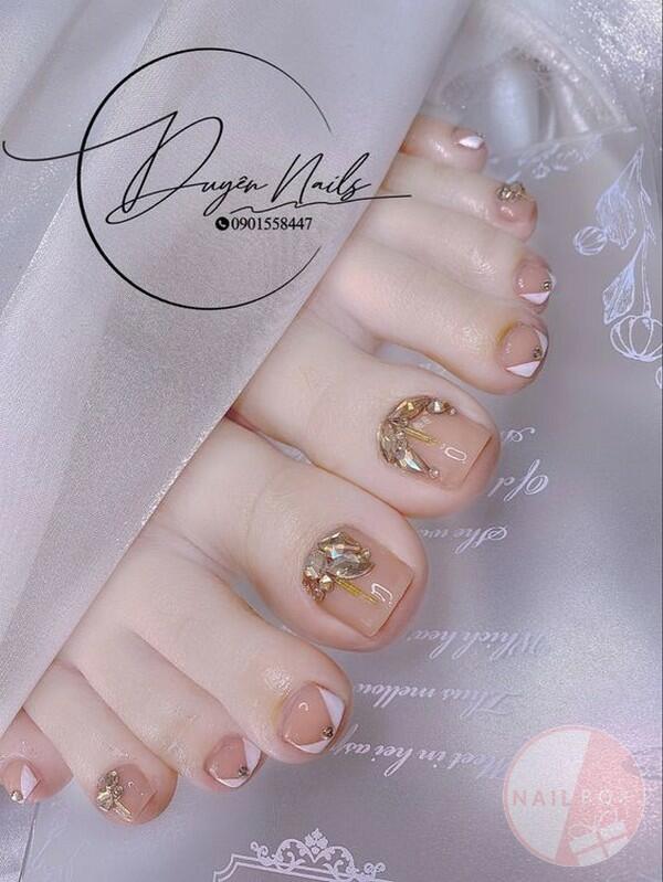Những mẫu nail chân đẹp nhẹ nhàng 2022 cho nàng thêm xinh