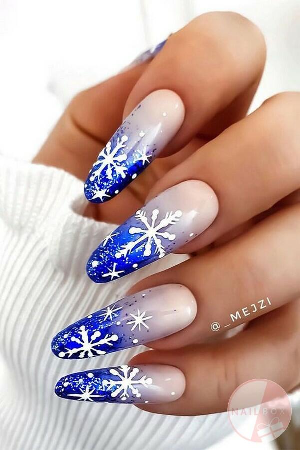 Vẽ nail hoa tuyết đón Noel cực dễ