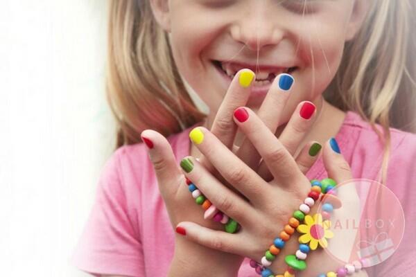 Gợi ý 20 những mẫu móng tay cho bé gái được yêu thích
