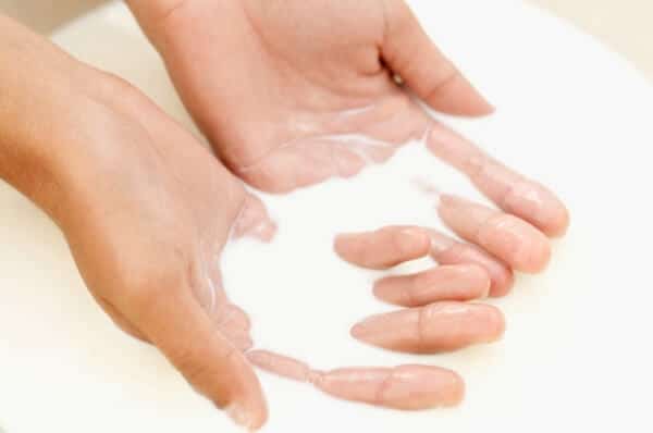 cách chăm sóc móng tay sau khi làm nail